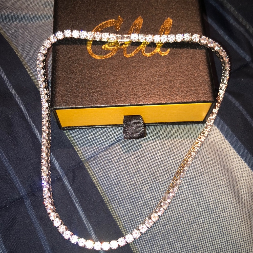 VS Tennis Necklace